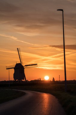 Güzel bir yel değirmeni