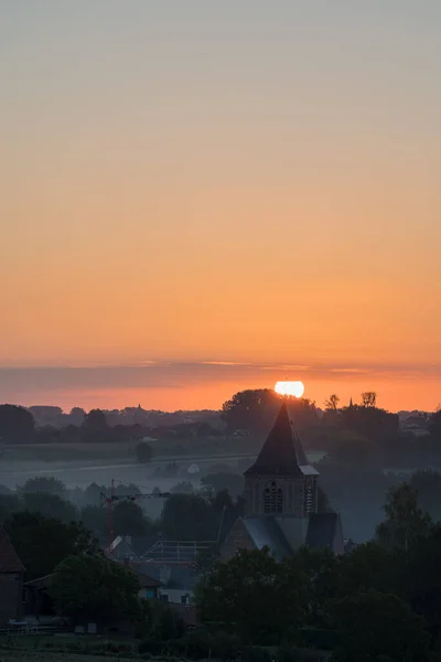 Una Mañana Soleada Septiembre Esta Hermosa Iglesia Rozebeke Está Pie —  Fotos de Stock