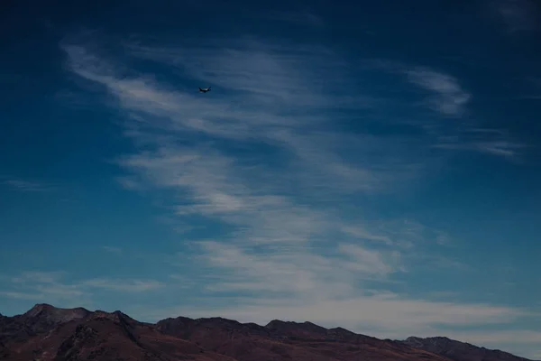 Paysage Montagnes Crête Sous Ciel Bleu Avec Légers Nuages Petite — Photo