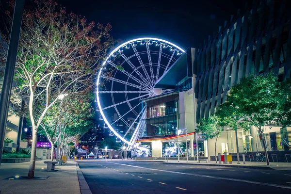 Rua Vazia Com Roda Gigante Iluminada Brilhando Noite Brisbane Imagens De Bancos De Imagens