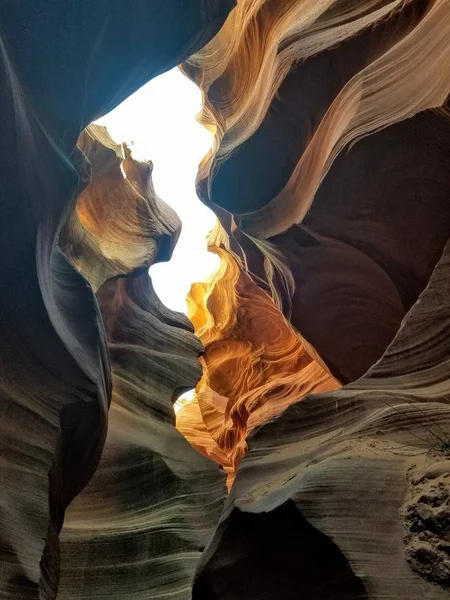 Explorando Hermoso Antelope Canyon Arizona — Foto de Stock
