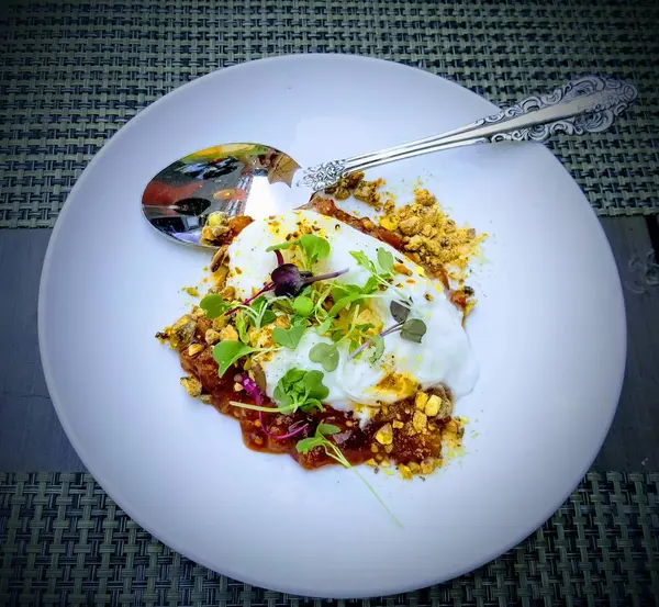 öğle yemeği için kremsi buratta - İtalyan restoranında çok taze