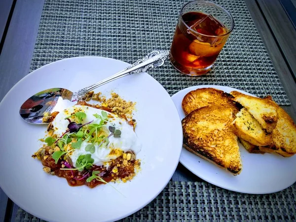 öğle yemeği için kremsi buratta - İtalyan restoranında çok taze