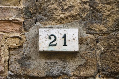 Taş duvarda 21 numaraya yakın çekim