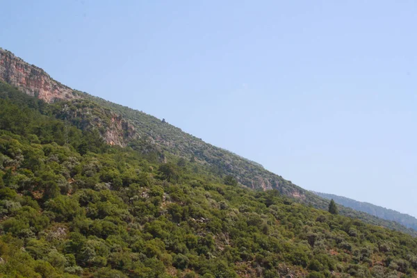 Malerische und schöne Aussicht auf Berge und Himmel — Stockfoto