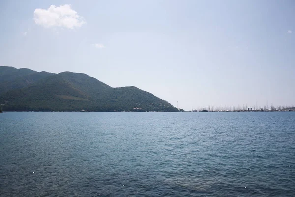 Vista Panorâmica Bonita Sobre Montanha Mar Azul — Fotografia de Stock