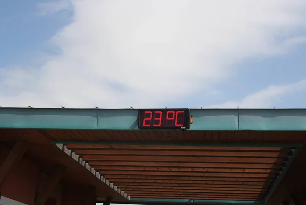 Display Shown Summer Temperature — Stock Photo, Image