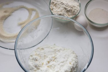 süzme peynircheesecake için hamur