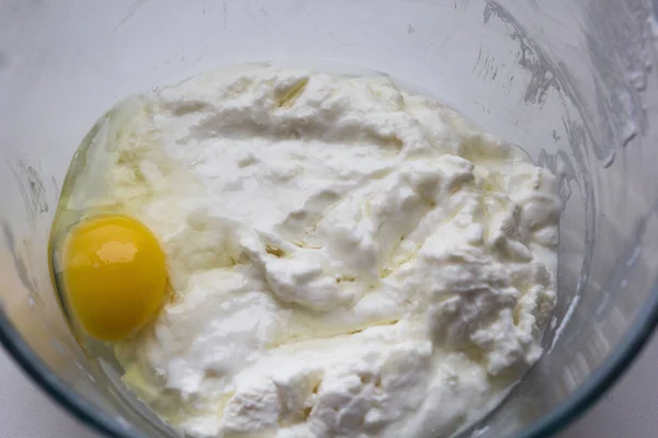 Dough for cheesecake pancake from cottage cheese — Stock Photo, Image