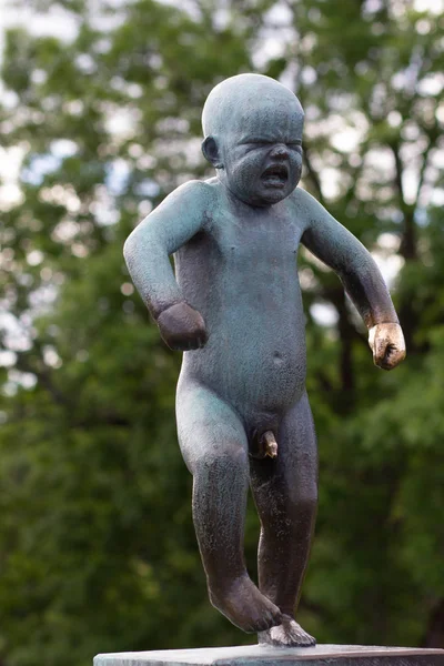 Oslo Norveç - 22 Haziran 2019: Vigeland Park'ta Angry Boy Heykeli
