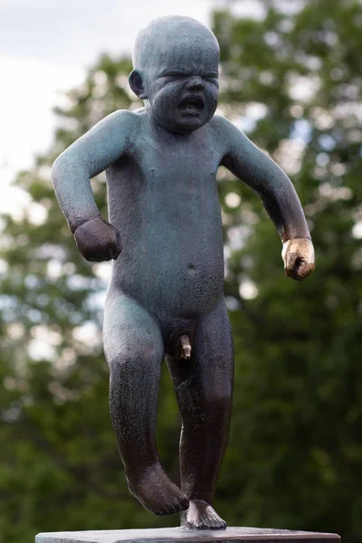 Oslo Norveç - 22 Haziran 2019: Vigeland Park'ta Angry Boy Heykeli