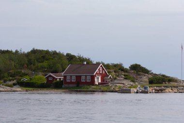 Hvaler Norveç ev ile deniz tarafından yıkanmış Ada görünümü
