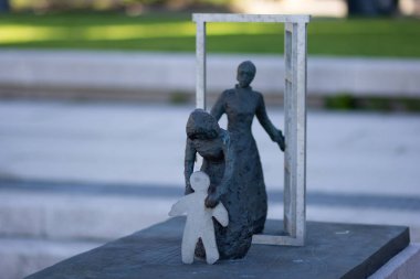 Fredrikstad / Norveç - 17 Haziran 2019 : Anıt Munch'un Anneleri