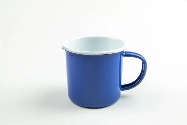 Синя Жерстяна Чашка Білому Тлі — стокове фото