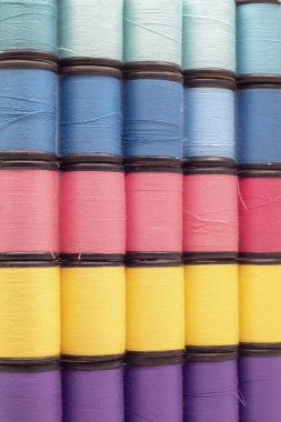 Renkli iplik kadar kapatın. Arka plan ve doku.