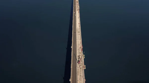 Ponte Rodoviária Tráfego Baixo Ponte Sobre Rio — Fotografia de Stock