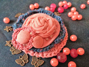 El, iş, Hediyelik, dekorasyon, broş, hediye hediye, bir kadın, sevgili, yıldönümü, xbrooch, işlemeli, mevcut, dekorasyon, hediye, için kadın, favori soyut. Renk. dekorasyon.  