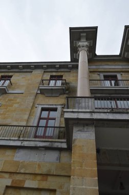 Gijon geçişi bir günde tatili tamamlar.