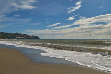 Güneye tropikal İspanya kıyısında, Granada, at nalı
