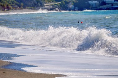 at nalı köy sahilde dalgalar