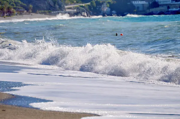 at nalı köy sahilde dalgalar