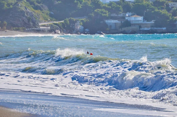 at nalı köy sahilde dalgalar