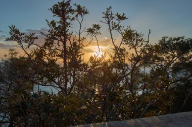 öğleden sonra üstünde belgili tanımlık tepe yürüyüş güzel bulutlar