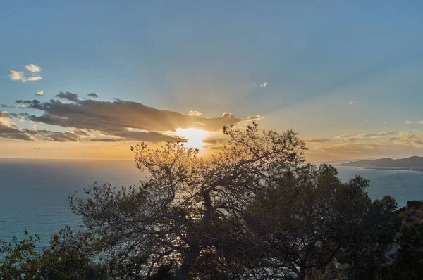 Nachmittag Wandern Auf Dem Hügel Schöne Wolken — Stockfoto