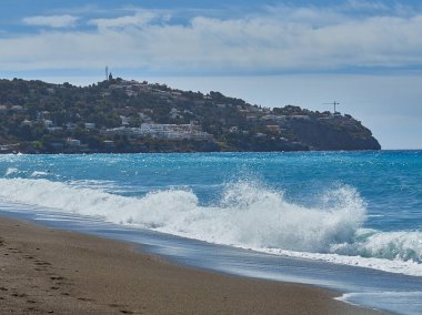 rüzgarın şişme günü ile denize bakarak
