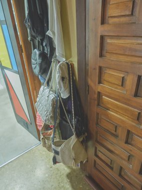      askıda asılı her türlü çanta  