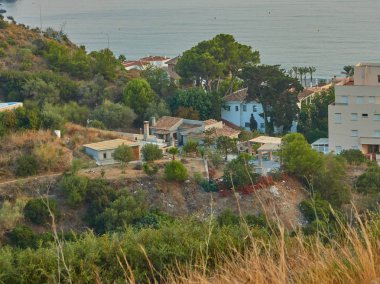 Granada Costa'daki La Herradura köyünün panoramik manzarası