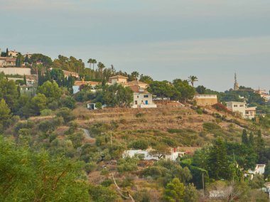 Granada Costa'daki La Herradura köyünün panoramik manzarası
