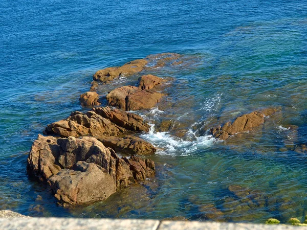 Näkymä Corua Galicia Del Mar Sen Kiviä Elokuussa — kuvapankkivalokuva