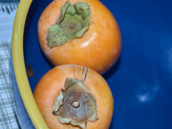 Μερικοί Λωτοί Πορτοκαλιού Μπολ Μπλε Φρούτα — Φωτογραφία Αρχείου