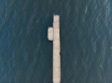 Küçük bir ahşap iskelesi, üstten görünüm