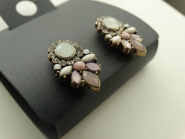 Pendientes Moda Con Cristales —  Fotos de Stock