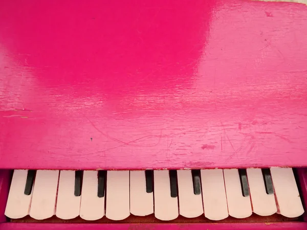 Roze Kleine Houten Piano — Stockfoto