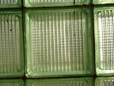 Yeşil cam bina tuğla