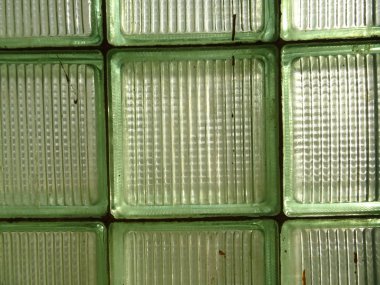 Yeşil cam bina tuğla