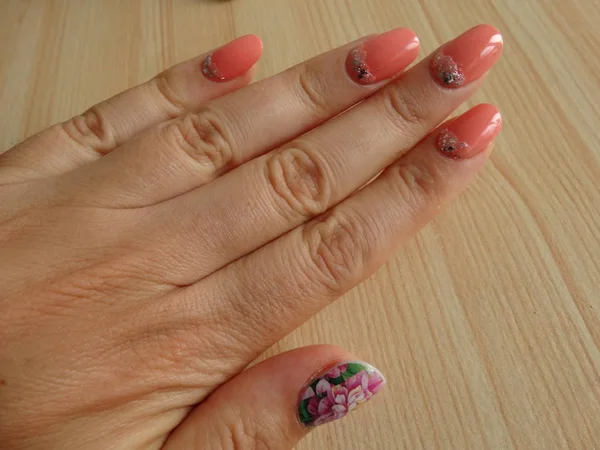 Esmalte Uñas Con Decoración Flores — Foto de Stock