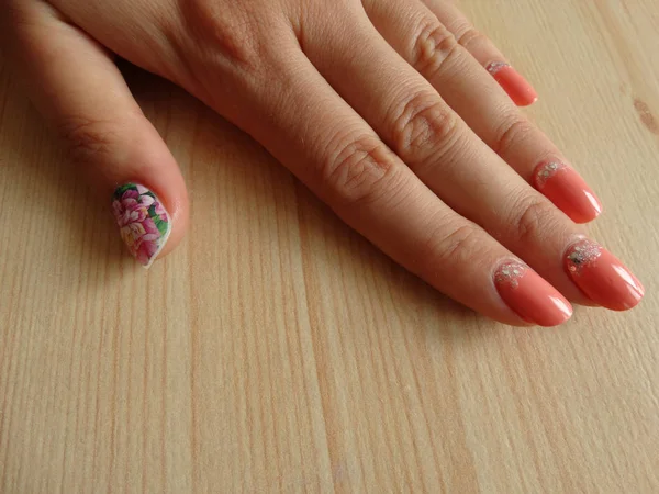 Vernis Ongles Orange Avec Décoration Florale — Photo