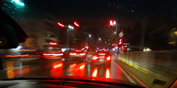 Verkeer Straatverlichting Van Een Autoruit — Stockfoto