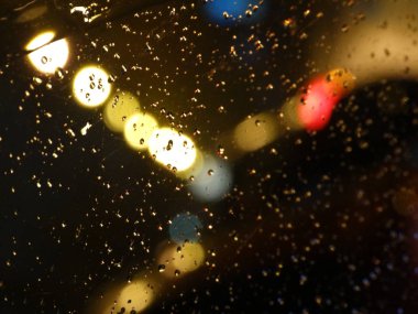 t sokak trafik ışıkları bir araba penceresinden