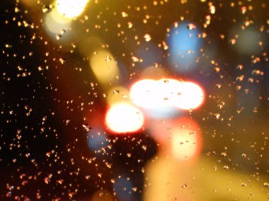 t sokak trafik ışıkları bir araba penceresinden