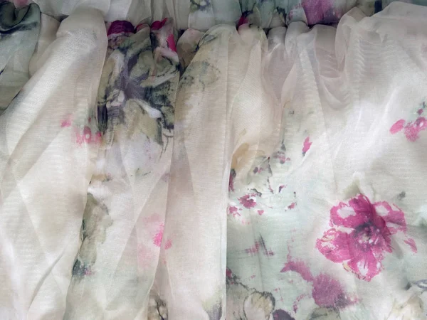 柔らかい花パターンの布 — ストック写真