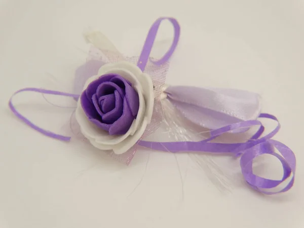 白色和紫罗兰花婚礼装饰 — 图库照片