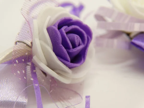 白と紫の花の結婚式の装飾 — ストック写真