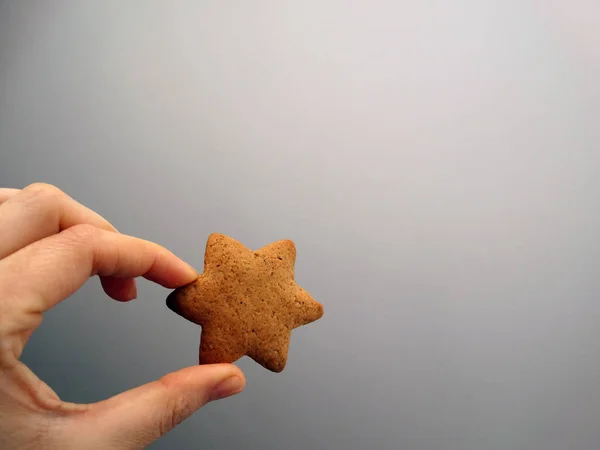 Ізольовані Зірки Cookie Руку — стокове фото