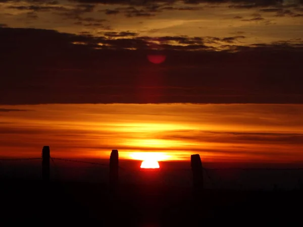 Dramatickou Krajinu Západu Slunce Obloha — Stock fotografie