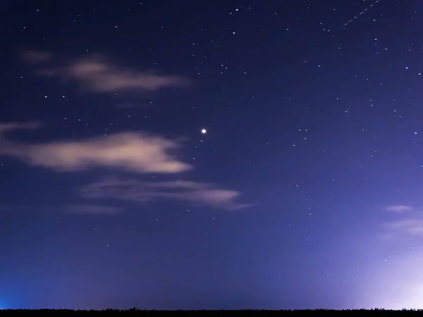 Yıldızlı mavi gece gökyüzü
